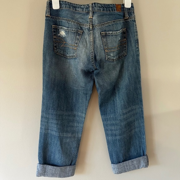 American Eagle Cropped Relaxed Ripped Jeans Size 2 - Picture 2 of 3
